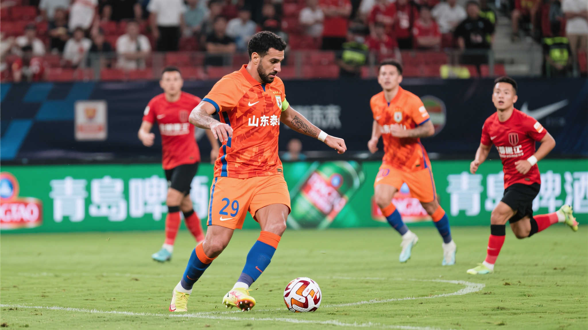 蓉城逆袭泰山1-3，王大雷情绪失控怒斥教练席